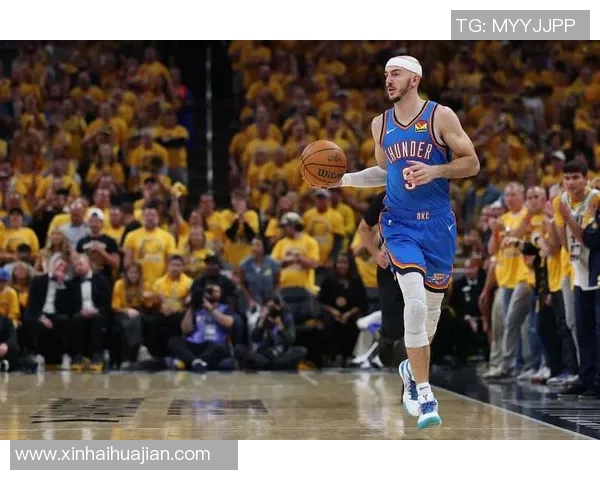 勇士与雷霆激战11月4日NBA赛场精彩瞬间回顾与分析